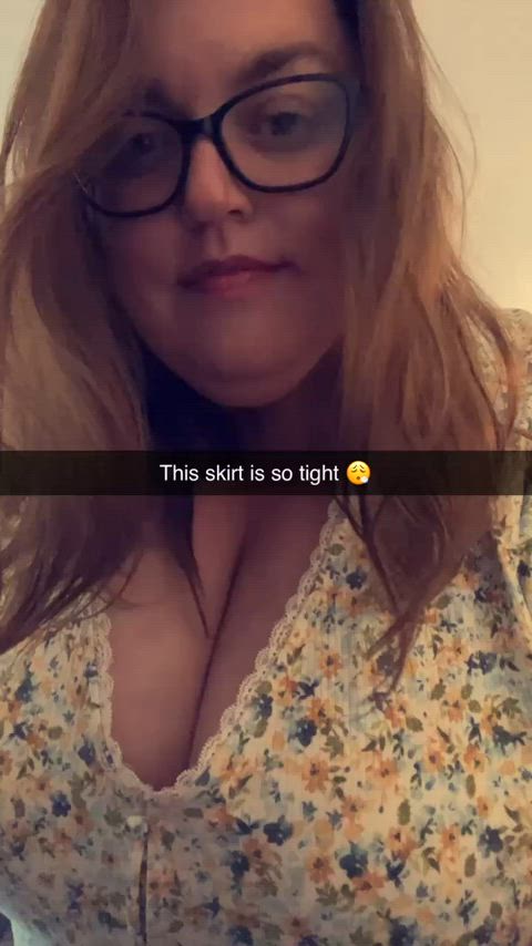 This skirt is ridiculously tight around my ass π€