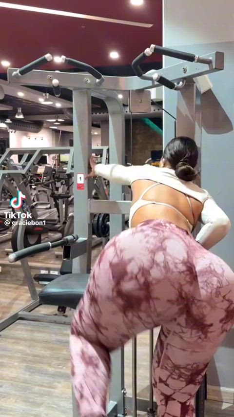 @graciebon1 massive cheeks
