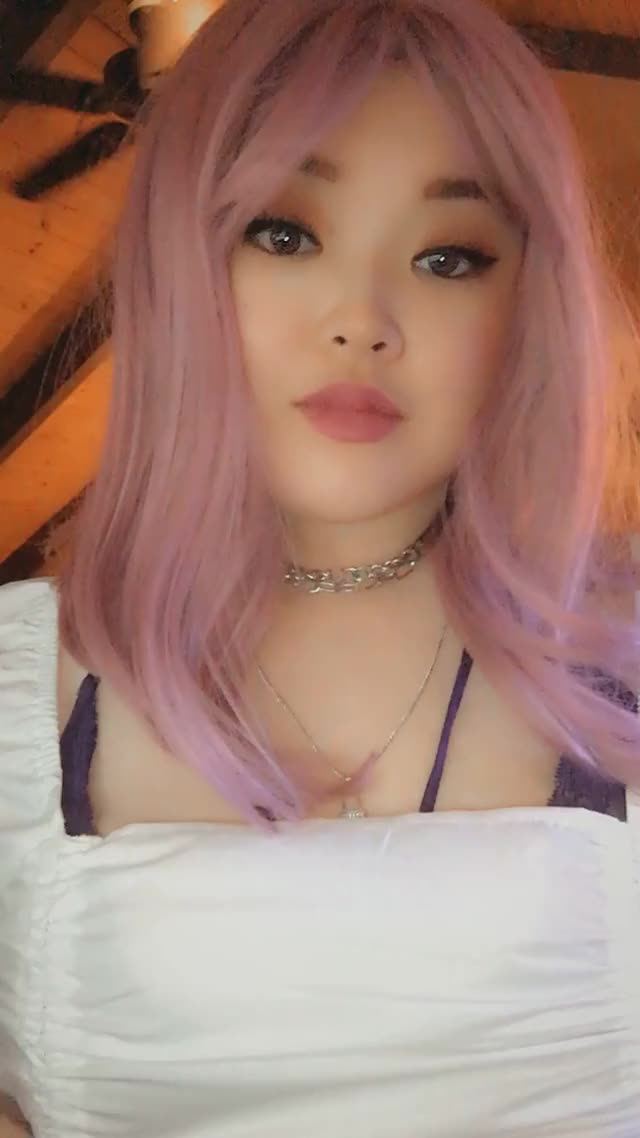 Would I make a cute waifu? ?