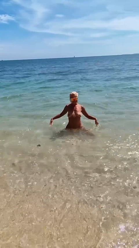 gilf milf public clip