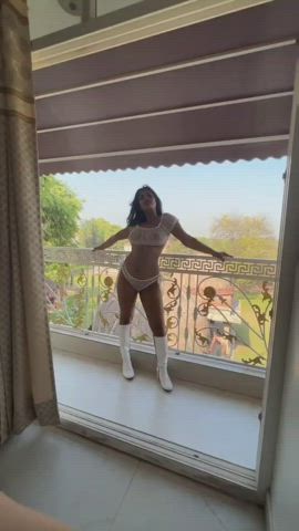 Babe Pokies Indian Curvy clip