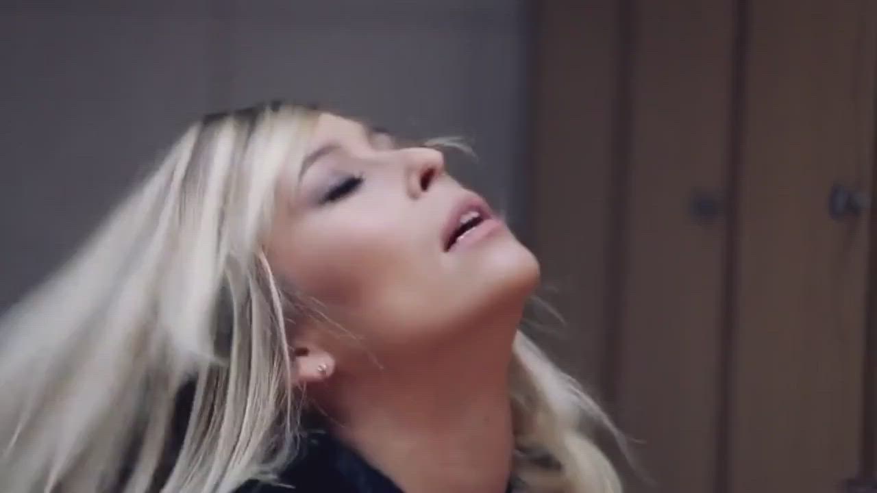 Blonde Cumshot Lola Reve clip