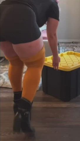 amateur mom tattoo thick thighs clip