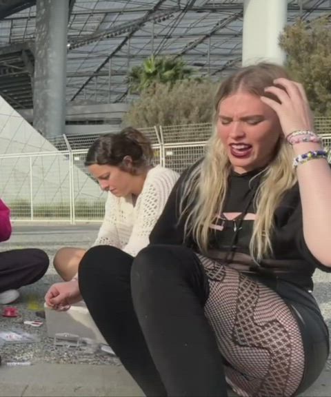 ass jiggling pale stockings thick thighs clip