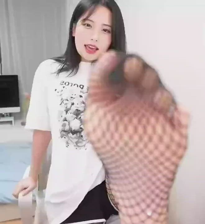 Asian Feet Fishnet clip