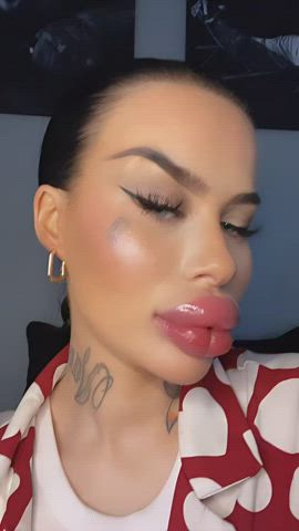 fake lips homemade lips selfie clip