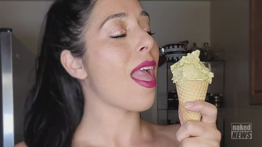 italian naked thick clip