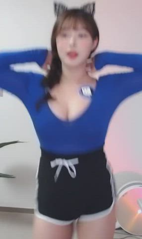 Dancing Korean Tits clip