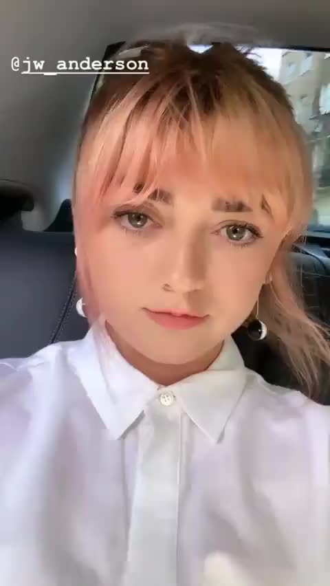 Celebrity Maisie Williams clip