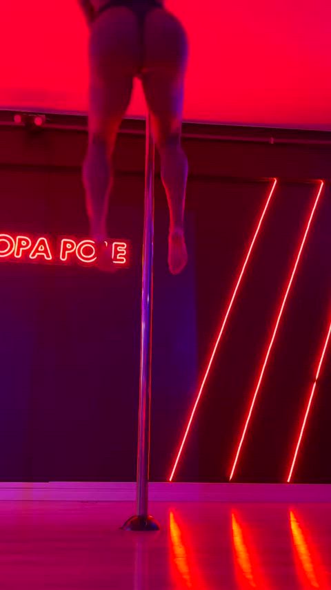 ass big ass big tits brazilian dancing fitness muscular girl pole dance clip