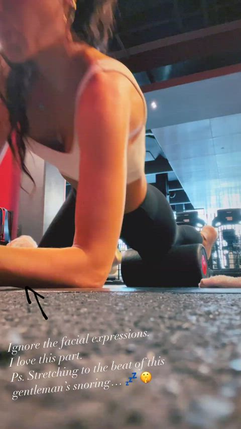 abs brunette workout clip