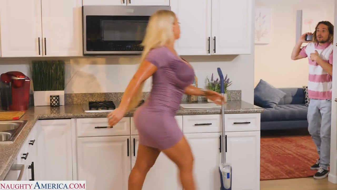My Friend's Hot Mom - Alura Jenson