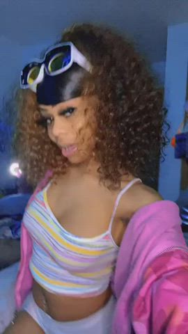 Is this tiktoker fucking hott ? Dm me or comment if she’s fucking hottt !!