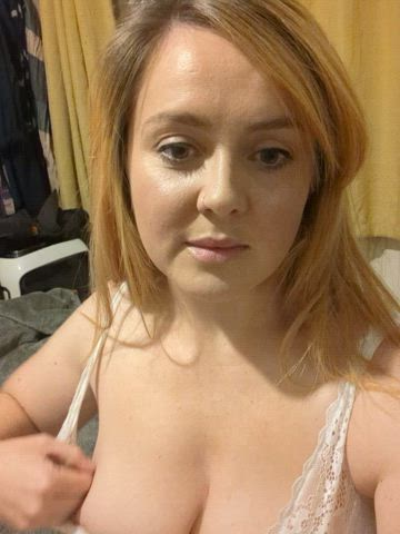 MILF boobies ๐Reveal.