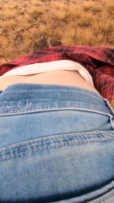 Impromptu outdoor spanking while rockhounding