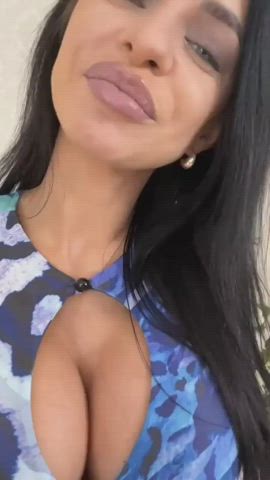 anisyia brunette tiktok clip