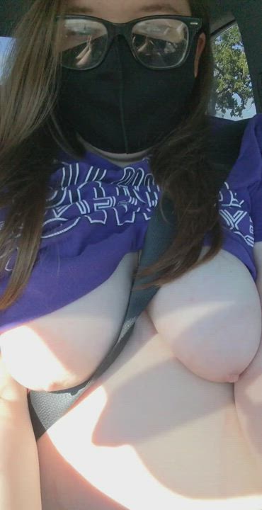 I love riding with my tits out βΊοΈ