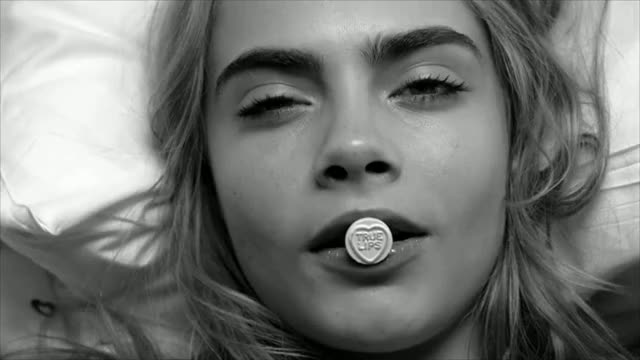 Cara Delevingne clip