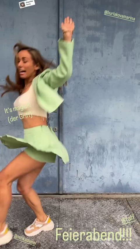 celebrity clothed skirt clip