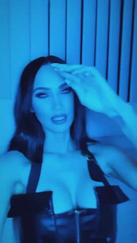 Big Tits Cleavage Megan Fox clip