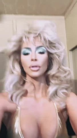 bikini cleavage kim kardashian clip
