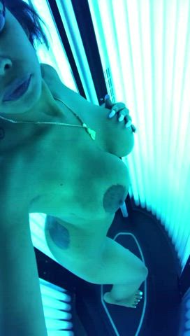 Tanning! So HOT ๐ฅ