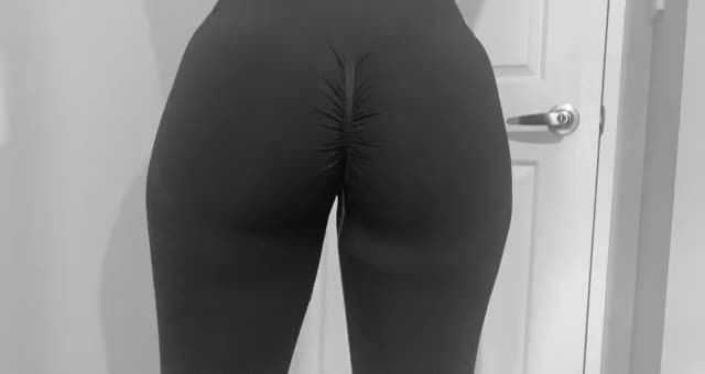 She Got New Leggings & I Had To Show You ?