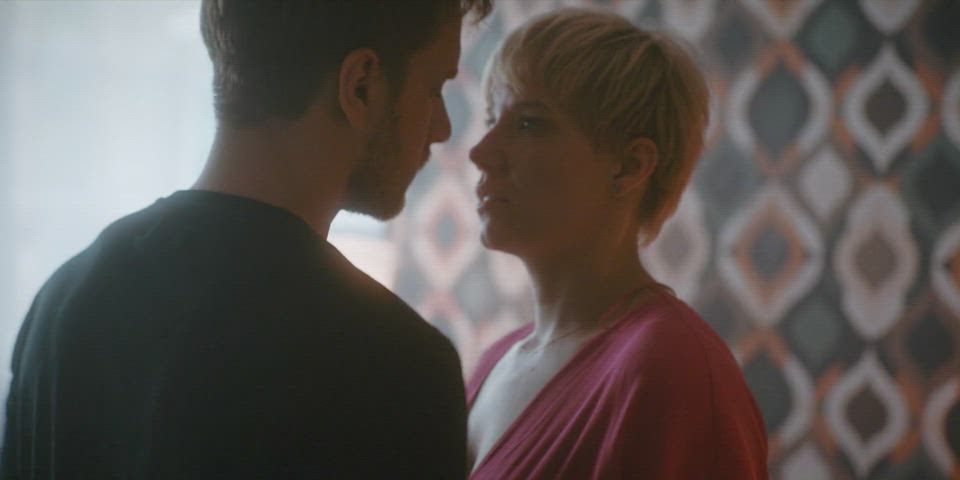 blonde sex short hair clip