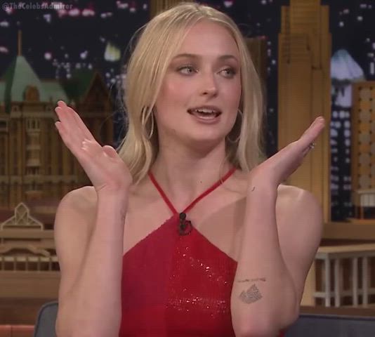armpits blonde celebrity sophie turner clip