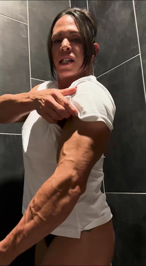 bodybuilder female muscles muscular milf clip