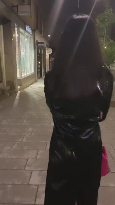 Trench-coat season is ON. 🧛🏻♀️