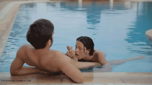 ball worship blowjob couple pool swimming pool clip