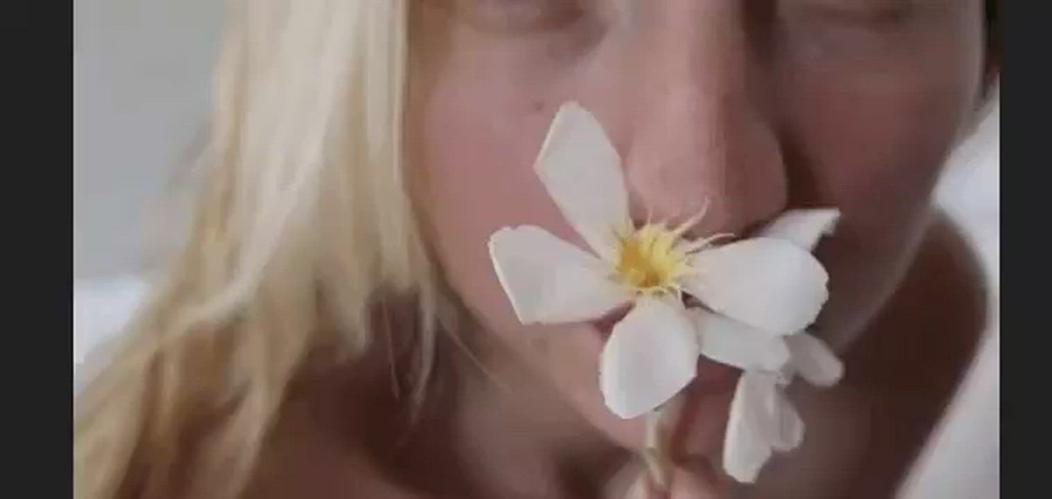 Blonde Blue Eyes Pussy clip