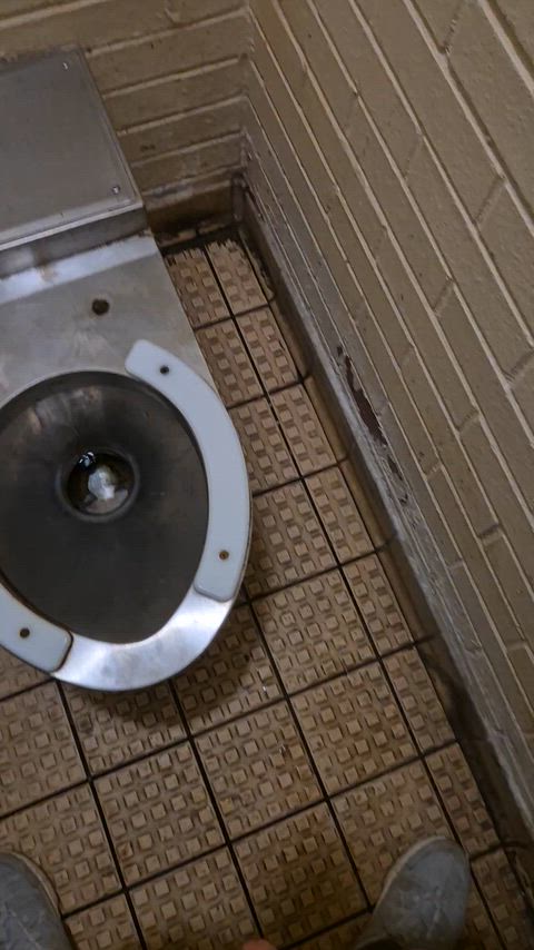 amateur cock pee peeing piss pissing public toilet clip