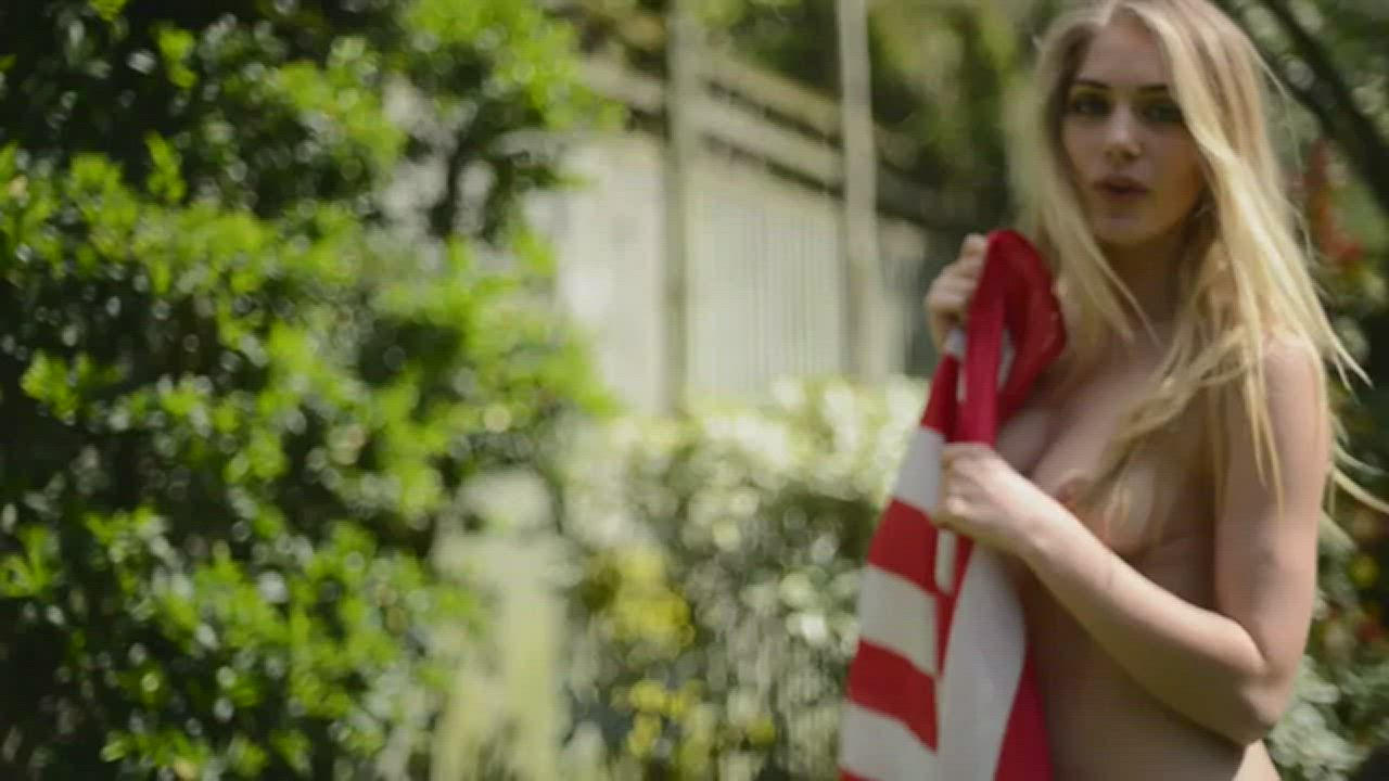 Boobs Model Topless clip