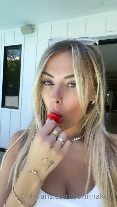 Blonde German Licking clip