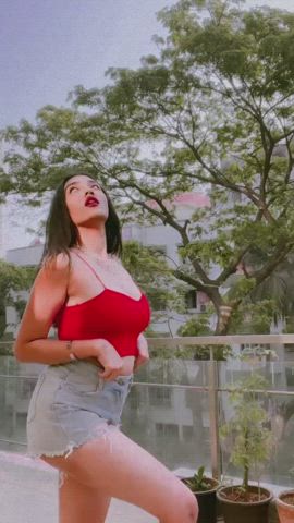 Babe Dancing Indian Jiggling clip