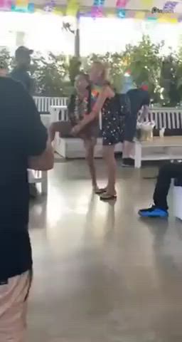 caught clit rubbing fisting masturbating public squirting clip