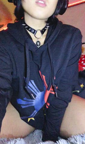 Any ladies here fancy a 5ft 1 goth Filipina girl?π€ππ₯Ί