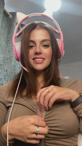amateur big tits gamer girl naked onlyfans sex tiktok clip