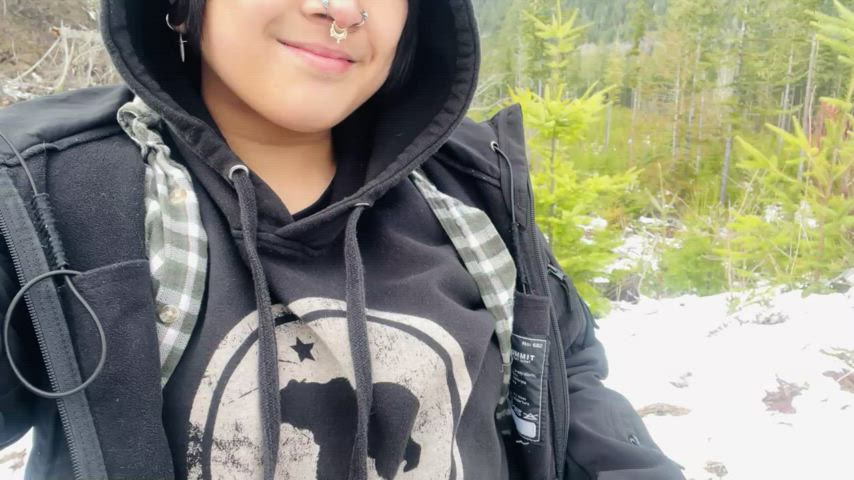 Cum hike with a Filipina college slut💚🤍😘