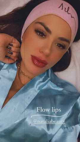 Brunette Facial Goddess Labia clip