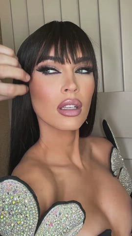 Big Tits Cleavage Megan Fox clip