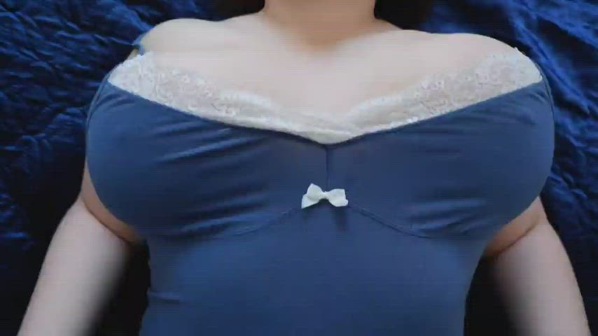 big nipples big tits boobs busty homemade huge tits jiggling milf mom clip