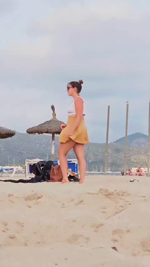 Pussy reveal