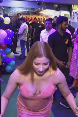 Bollywood Celebrity Cleavage clip