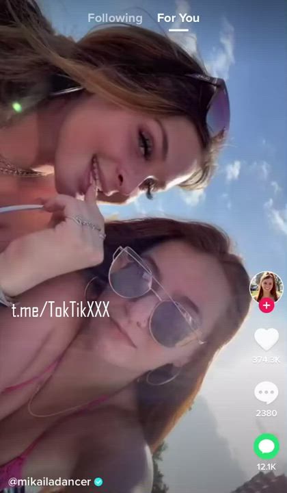 Big Ass Big Tits Girls clip