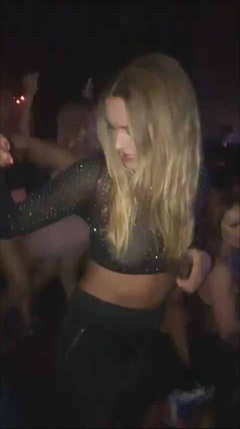 blonde teen tiktok clip