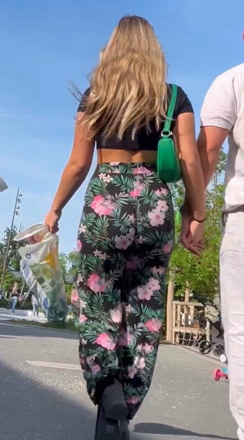 ass candid jiggling leggings clip