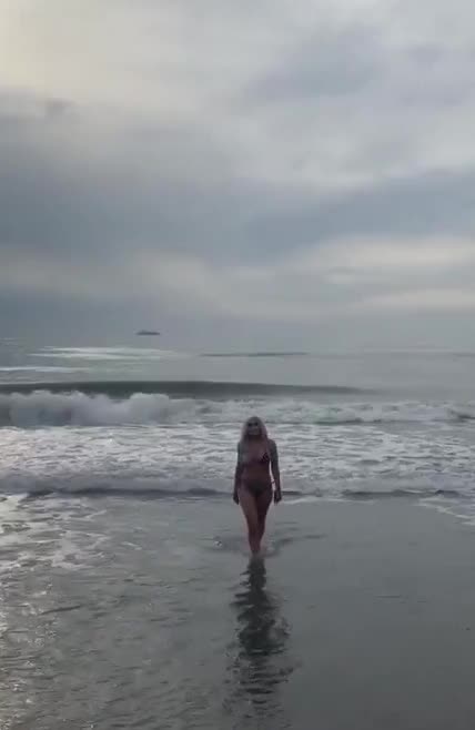 Scarlett Bordeaux